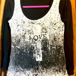 Long sleeve soft shirt. Very stretchy.